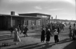 Sommerlicher Hochbetrieb im Bahnhof St. Peter Ording. (18.08.1961) <i>Foto: Walter Hollnagel</i>