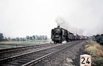 50 1542 mit einem gemischten Güterzug bei Darmstadt-Kranichstein. (1953) <i>Foto: Mike Harper</i>