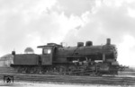 Porträtaufnahme der 55 2367 in einem unbekannten Bahnhof. Hierbei handelt es sich hier um eine der nicht auf Heißdampf umgebauten preußischen G 9.  (1932) <i>Foto: Werner Hubert</i>