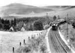 Ein ET 89 auf der Strecke Hirschberg - Polaun kurz vor dem Bf. Josephinenhütte. Im Hintergrund ist der 1362 m hohe Reifträger zu erkennen. (1936) <i>Foto: RVM</i>