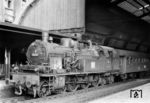 78 013 (Bw Wuppertal-Vohwinkel) ist in Gleis 1 des Bahnhofs Wuppertal-Elberfeld (heute Hbf) eingetroffen. Die Lok wirbt am Wasserkasten für das 125-jährige Jubiläum der deutschen Eisenbahnen. (1960) <i>Foto: Wilfried Sieberg</i>