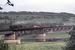 Am letzten Betriebstag der Ottbergener 44er rollt 044 552 (44 1552) vor Dg 53842 über die Weserbrücke bei Wehrden. (28.05.1976) <i>Foto: Peter Schiffer</i>