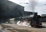 01 0508 verlässt vor P 3025 nach Saalfeld den Leipziger Hauptbahnhof. (11.09.1976) <i>Foto: Peter Schiffer</i>