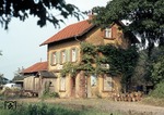 Der Bahnhof Fahrenbach an der ehemaligen Schmalspurbahn Mosbach - Mudau. (08.09.1973) <i>Foto: Oskar Bär</i>