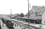 Eine pr. P 8 trifft mit P 3264 im Bahnhof Balingen ein. (31.08.1950) <i>Foto: A. Grieger</i>