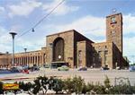 Stuttgart Hauptbahnhof mit großer Schalterhalle und Bahnhofsturm. (1960) <i>Foto: Archiv</i>