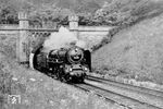 01 072 (Bw Bebra) verlässt den 1874 gebauten und 719 m langen Cornberger Tunnel zwischen Bebra und Niederhone b Eschwege. Die Lok war seit 04.09.1928 beim Bw Bebra stationiert. (1930) <i>Foto: RVM</i>