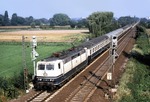 Die Zweifrequenzlok 181 217, 1975 speziell für den grenzüberschreitenden Verkehr nach Frankreich und Luxemburg beschafft, vor D 2813 bei Laudenbach. (09.09.1988) <i>Foto: Andreas Wiel</i>