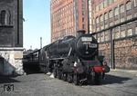 Sonderzug des "Locomotive Club of Great Britain" (LCGB) mit Lok LMS 45305 ("Alderman A.E.Draper") in den Docks von Liverpool auf dem Weg zur Liverpool Riverside Station. (06.04.1968) <i>Foto: Gerald T. Robinson</i>