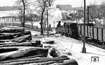 Winter in Schönheide. Es rangiert 99 1568. (02.1976) <i>Foto: Burkhard Wollny</i>