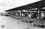 Blick auf die längst abgerissene Güterhalle des Bahnhofs Holzwickede.  (1930) <i>Foto: RVM</i>