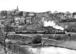 86 201 (Bw Wuppertal-Steinbeck) verlässt mit P 1073 den malerischen bergischen Ort Dahlerau an der Strecke Wuppertal-Oberbarmen - Radevormwald. Am 27. Mai 1971 erlangte der Ort traurige Berühmheit, als etwa 1 km östlich des Bahnhofs Dahlerau 2 Züge frontal zusammenstießen. Dabei starben 46 Menschen, darunter 41 Schüler der Radevormwalder Geschwister-Scholl-Schule. (19.03.1935) <i>Foto: DLA Darmstadt</i>
