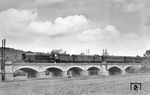 01 092 vom Bw 1 Frankfurt (Main) überquert hier mit dem D 46 die Saalebrücke bei Saaleck zwischen Bad Kösen und Großheringen.  (12.06.1935) <i>Foto: DLA Darmstadt (Bellingrodt)</i>