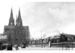 02 007 (Bw Hamm) verlässt vor D 3 den Kölner Hauptbahnhof. Die Lok wurde 1939 in die Zwillingsmaschine 01 236 umgebaut. (1926) <i>Foto: DLA Darmstadt</i>