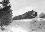 24 028 vor dem durchgehenden Personenzug Stuttgart - Hausach im Schwarzwald bei Eutingen. (1937) <i>Foto: RVM (Ulmer)</i>
