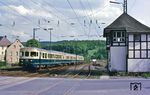 624 507 fährt als Sonderzug Et 28042 von der Biggetalbahn kommend in Finnentrop ein und wechselt hier auf die Ruhr-Siegstrecke nach Hagen.  (25.05.1985) <i>Foto: Wolfgang Bügel</i>