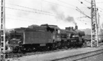 In Vorbereitung auf das EDV-Nummernsystem war 38 3567 bereits im Frühjahr 1968 ihres Originalschildes am Führerhaus beraubt. Aufnahme im Bw Böblingen. (09.04.1968) <i>Foto: Burkhard Wollny</i>