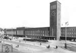 Der neue Düsseldorfer Hauptbahnhof im sachlichen Architekturstil nach einem Entwurf der Reichsbahndirektion Wuppertal mit ihren Architekten Krüger und Eduard Behne. (1936) <i>Foto: RVM</i>