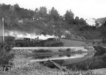Zwei unbekannte württembergische Güterzuglokomotiven auf der Gäubahn Stuttgart - Singen bei Oberndorf am Neckar. (1902) <i>Foto: RVM-Archiv</i>