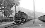 86 1001 mit einem Personenzug von Aue nach Blauenthal in Bockau/Erzgebirge. (07.1976) <i>Foto: Burkhard Wollny</i>