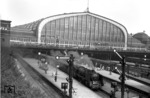 03 197 verlässt Hamburg Hbf. (26.10.1954) <i>Foto: Walter Hollnagel</i>