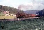 Nur kurzzeitig war 39 235 Gast auf der Schwarzwaldbahn [09.10.1958 - 23.07.1959 (z)], hier mit dem nachmittäglichen Nahgüterzug bei der Einfahrt in den Bahnhof Sommerau. (10.1958) <i>Foto: Heinz Hangarter</i>