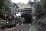 01 0522 (01 522) verlässt vor D 1098 (Frankfurt/O - Mönchengladbach) das Westportal des 983 m langen Hönebacher Tunnels in Richtung Bebra. (11.09.1971) <i>Foto: Peter Schiffer</i>
