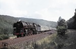 01 0529 rollt vor D 1100 (Leipzig - Frankfurt/M) bei Hönebach Bebra entgegen.  (11.09.1971) <i>Foto: Peter Schiffer</i>