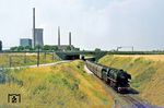 044 669 drückt Gag 57849 in den Anschluss zum Kraftwerk Gustav Knepper in Dortmund-Bodelschwingh.  (19.07.1976) <i>Foto: Wolfgang Bügel</i>
