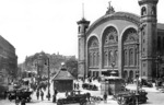 Der Stettiner Bahnhof in Berlin war bis 1952 Ausgangspunkt der Strecke nach Stettin in Pommern (heute: poln. Szczecin). Er lag im Norden der Innenstadt an der Invalidenstraße im Bezirk Mitte. 1950 wurde der Stettiner Bahnhof in Berlin in Nordbahnhof umbenannt. Die Schließung des Stettiner Bahnhofs am 18. Mai 1952 bedeutete das vorläufige Ende des Bahnbetriebs der Stettiner Bahn im Westteil Berlins. Die Züge wurden danach über den Berliner Außenring zum Bahnhof Berlin-Lichtenberg und zur Berliner Stadtbahn geführt (Wikipedia). (1928) <i>Foto: RVM</i>