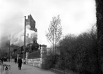 39 196 verlässt die Hohenzollernbrücke in Richtung Köln-Deutz. (1932) <i>Foto: RVM (Felten)</i>