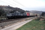 193 003 + 193 011 mit einem Nahgüterzug aus Lauda bei Sachsenflur. (27.10.1979) <i>Foto: Peter Schiffer</i>