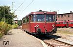 798 532, der als Personalfahrt zwischen Heidelberg Rbf, dem Hauptbahnhof und dem Bw pendelte, in seiner Heimatdienststelle. (22.08.1987) <i>Foto: Helmut Röth</i>