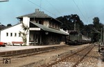 144 185 schiebt einen Wendezug aus dem Bahnhof Siegsdorf an der Strecke Traunstein - Ruhpolding. (13.09.1979) <i>Foto: Peter Schiffer</i>