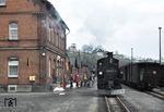 99 1582 hat mit ihrem Personenzug aus Wolkenstein den Endbahnhof Jöhstadt erreicht. (04.05.1980) <i>Foto: Peter Schiffer</i>
