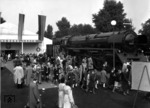 05 003 - zu damaligen Zeit schnellste Lok der DB - auf der Verkehrsausstellung "Schiene und Straße" in Essen (Gruga). (07.09.1951) <i>Foto: Willi Marotz</i>