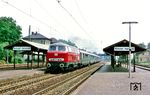 V 160 003 dieselt mit Sonderzug D 18612 nach Lichtenfels/Ebermannstadt durch den Bahnhof Hochstadt-Marktzeuln. (13.07.1985) <i>Foto: Wolfgang Bügel</i>