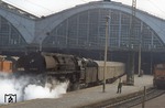 01 0508-0 (1963 umgebaut aus 01 153) verlässt vor E 805 nach Sonneberg den Leipziger Hauptbahnhof.  (30.04.1980) <i>Foto: Peter Schiffer</i>