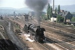 44 0324 (44 324) verläasst mit einem Sandzug den Bahnhof Saalfeld in Richtung Unterwellenborn. (23.05.1977) <i>Foto: Colin Brack</i>