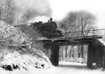 78 037 (Bw Remscheid-Lennep) mit P 1659 an der Straßenunterführung Blombach kurz vor Wuppertal-Ronsdorf. (01.1933) <i>Foto: DLA Darmstadt</i>