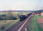 50 3049 vor Dg 6716 in der Nähe des Hp Lengenfeld, südöstlich von Amberg in der Oberpfalz. (20.04.1968) <i>Foto: Slg. Eisenbahnstiftung</i>