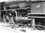 03 1050 vom Bw Hagen-Eckesey zu Besuch auf der Unterflurdrehbank im Aw Opladen. (08.1960) <i>Foto: Fischer</i>