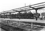 38 2868 (Bw Calw) läuft in den noch vom Zweiten Weltkrieg stark gezeichneten Bahnhof Pforzheim ein.  (1947) <i>Foto: A. Dormann, Slg. W. Löckel</i>