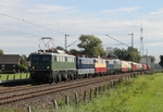 Anlässlich einer Fahrzeugschau zum 125-jährigen Jubiläums des Bw Osnabrück waren die Museumsfahrzeuge des DB-Museums Koblenz-Lützel bei Hamm-Neustadt unterwegs: E 40 128 schleppt 181 001 + 113 311 + E 41 001 + E 50 091 + 103 113 +  217 014  + E 10 1239 + 290 371 + 115 152 + 225 021, hinten dampft die Oberhausener 41 360 vor E 10 121 und V 200 116. (20.09.2010) <i>Foto: Joachim Bügel</i>