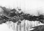 Am Samstag, dem 9. Februar 1946 war 38 1910 (Bw Opladen) mit einem aus 19 mit Stahlschienen beladenen Güterwagen sowie einem Güterzugbegleitwagen unterwegs. Das Hochwasser der Wupper hatte nach tagelangen Regenfällen die Fundamente der im Krieg gesprengten und behelfsmäßig wiederaufgebauten Wupperbrücke bei Opladen (Strecke nach Wuppertal) unterspült. Unter dem Gewicht der Lok brach die Brücke zusammen. Bei dem Unglück starben der Lokführer und Heizer der P 8, der Zugbegleiter im Begleitwagen hinter der Lok sowie ein Brückenwächter, der am Südkopf der Brücke seinen Unterstand hatte.Die Lok 38 1910 soll angeblich noch bis März 1947 in der Wupper gelegen haben. Nach der Bergung wurde sie wieder aufgearbeitet und tat bis 1963 ihren Dienst beim Bw Düsseldorf Hbf. (10.02.1946) <i>Foto: E. Hölzer</i>
