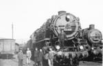 Die fabrikneu an das Bw Saalfeld gelieferte 43 009 in ihrem Heimat-Bw. Daneben die ebenfalls zum Bw Saalfeld gehörende 58 2008. (1932) <i>Foto: RBD Erfurt</i>