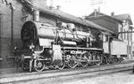 38 2723 im Bw Aachen. Nach der Pufferanschrift bespannte die Lok vom Bw Köln Bbf offenkundig den P 1541 von Köln nach Aachen. (1931) <i>Foto: DLA Darmstadt</i>