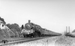 17 267 vor dem stilreinen aus preußischen Wagen gebildeten P 512 bei Ennepetal-Milspe. (08.08.1935) <i>Foto: DLA Darmstadt</i>