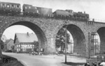 38 2195 vom Bw Siegen überquert mit P 1872 das Rudersdorfer Viadukt zwischen Siegen und Haiger. (12.06.1932) <i>Foto: Hermann Maey</i>