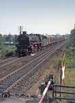 042 210-5 (41 210) passiert vor Dg 44446 den Schrankenposten 210 am Bahnübergang "Berbomstiege" in Rheine-Bentlage. (27.08.1973) <i>Foto: Wolfgang Bügel</i>